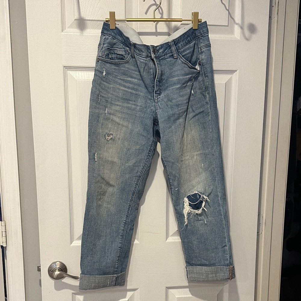 Casual Distressed Boyfriend Jeans cuffed